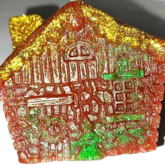 Hand crafted limited edition Gingerbread house candle - Picture 5 of 6